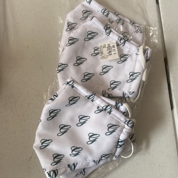 Lot of 4 NEW “The Greenbrier Resort” Logo Face Masks - cloth - Picture 2 of 3